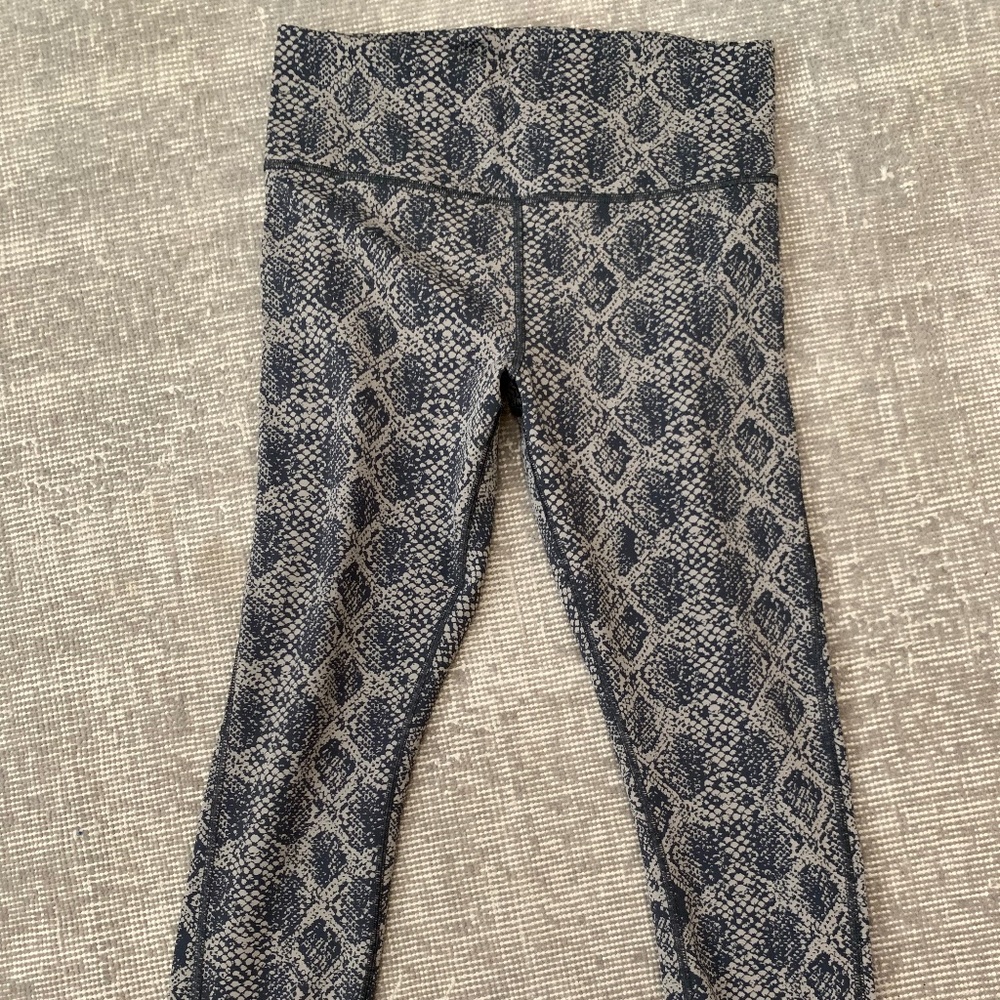 Athleta Ultimate 7/8 tight size S